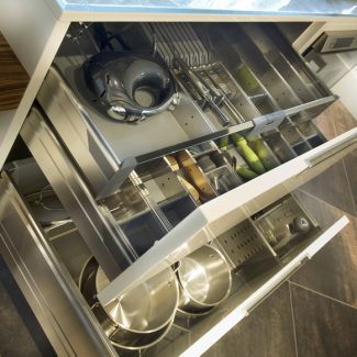 Modern and functional kitchen workshop with a spacious central island.